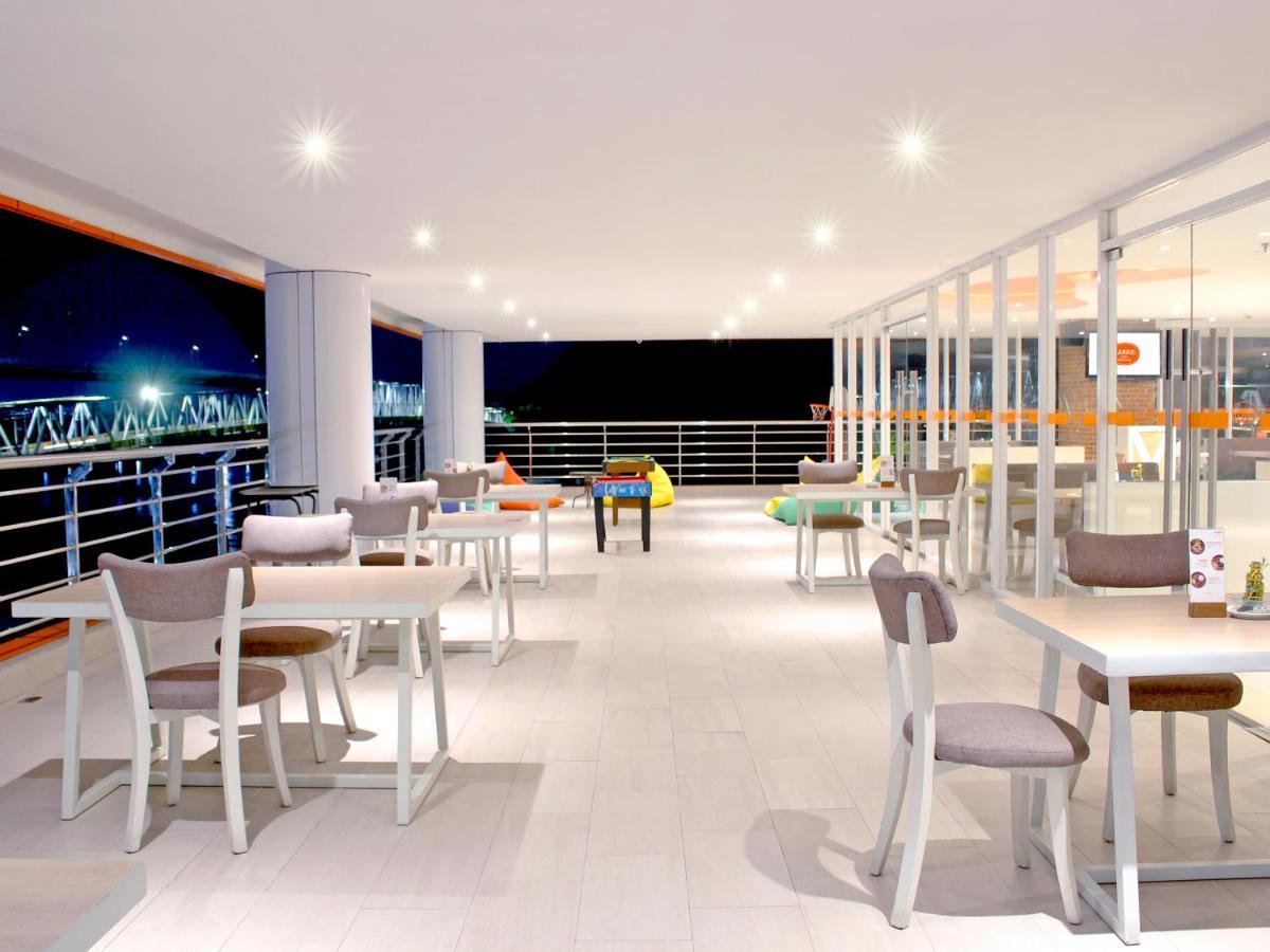 Harris Hotel Самаринда Екстериор снимка