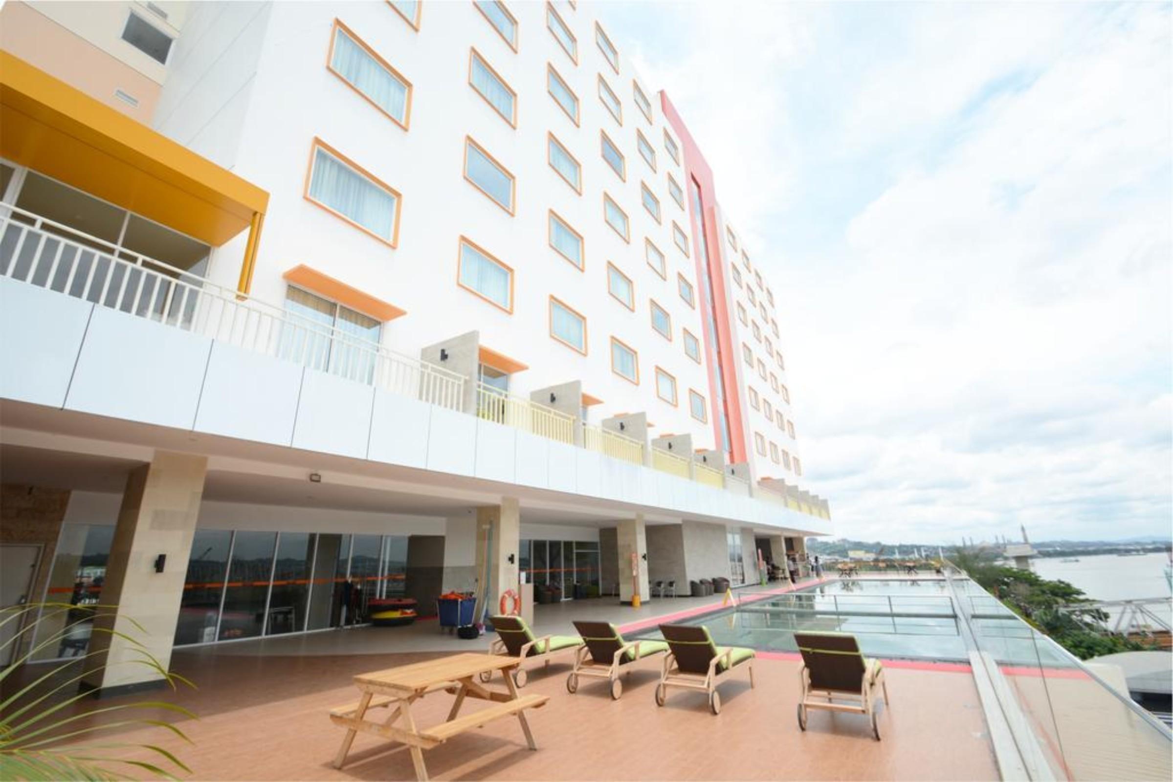 Harris Hotel Самаринда Екстериор снимка